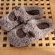 thumbnail image 5 of Zapatillas de oveja bonitas antideslizantes con plataforma gruesa de invierno para hombre, sandalias cálidas de algodón con piel para interiores, zapatos de dibujos animados para parejas y mujeres, 5 of 5