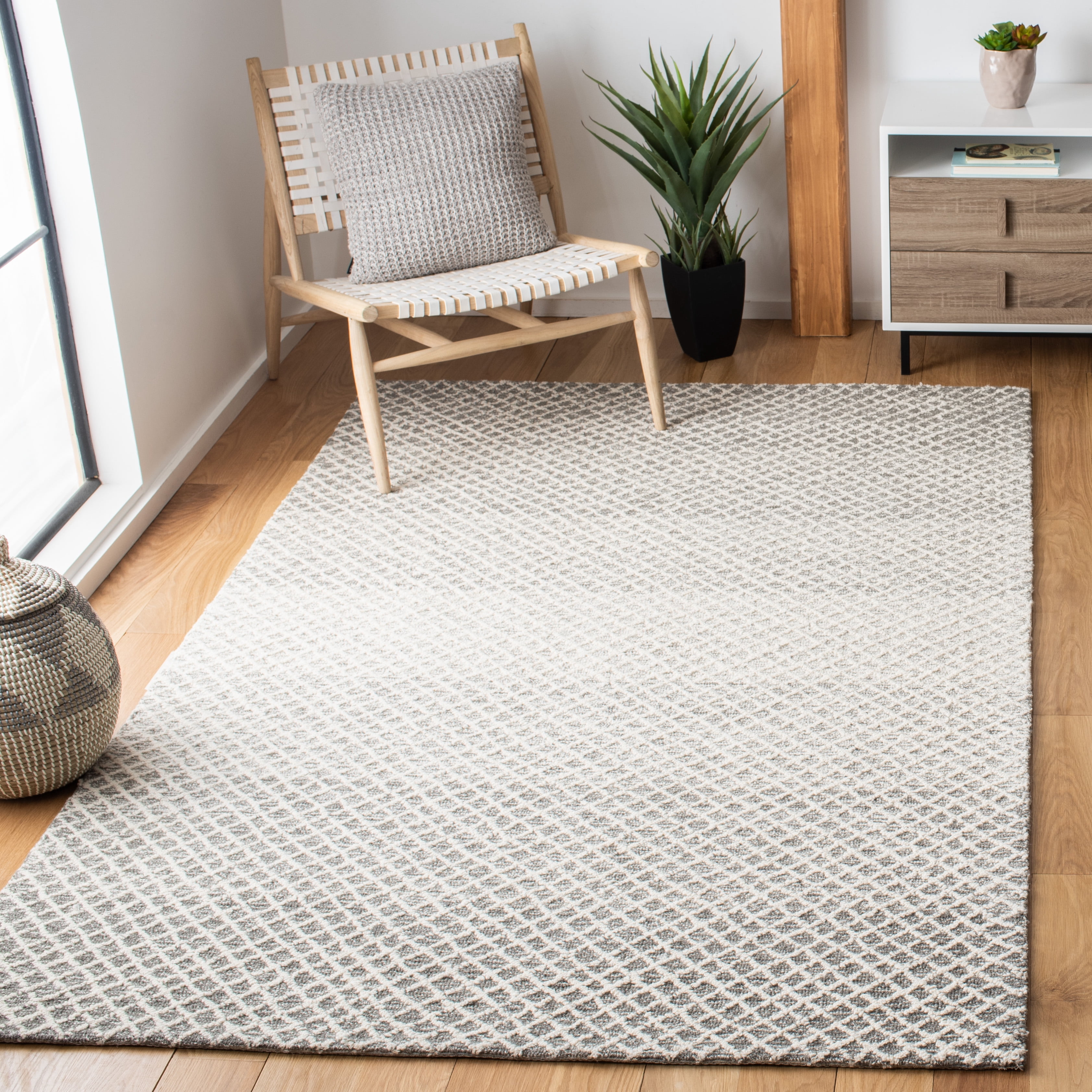 SAFAVIEH Micro-Loop Arnold Diamond Area Rug, Grey/Ivory, 5' x 5' Square