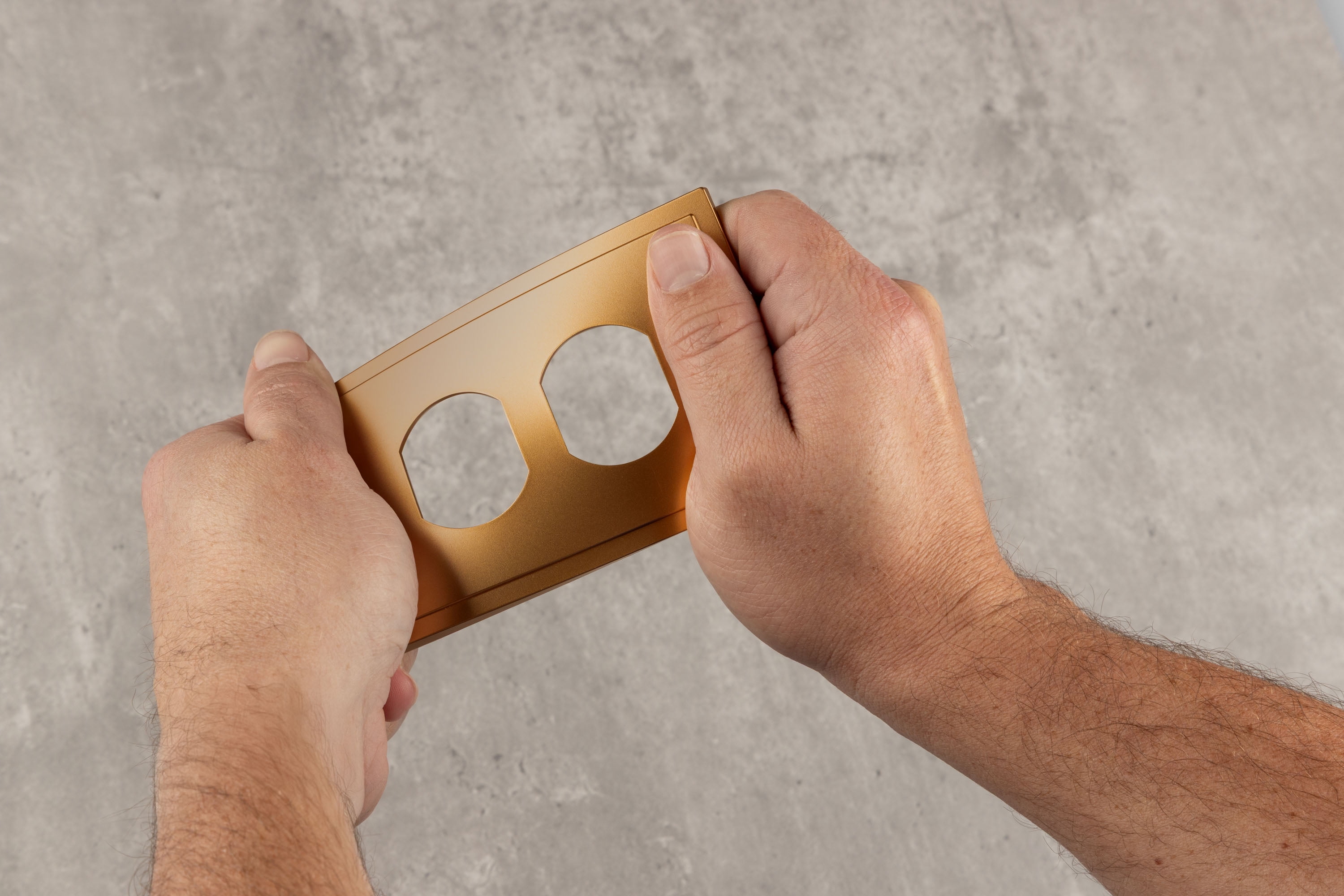 Ultra Pro Screwless Wallplate, Duplex Receptacle, Outlet Plate, Brushed Bronze