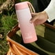 thumbnail image 4 of Botella de Agua Deportiva de 650 Ml (21,9 Oz), a Prueba de Fugas, Motivacional, con Correa Portátil, de Plástico Semitransparente Esmerilado | Gran Capacidad para Gimnasio, Acampada, Senderismo y Fit, 4 of 6