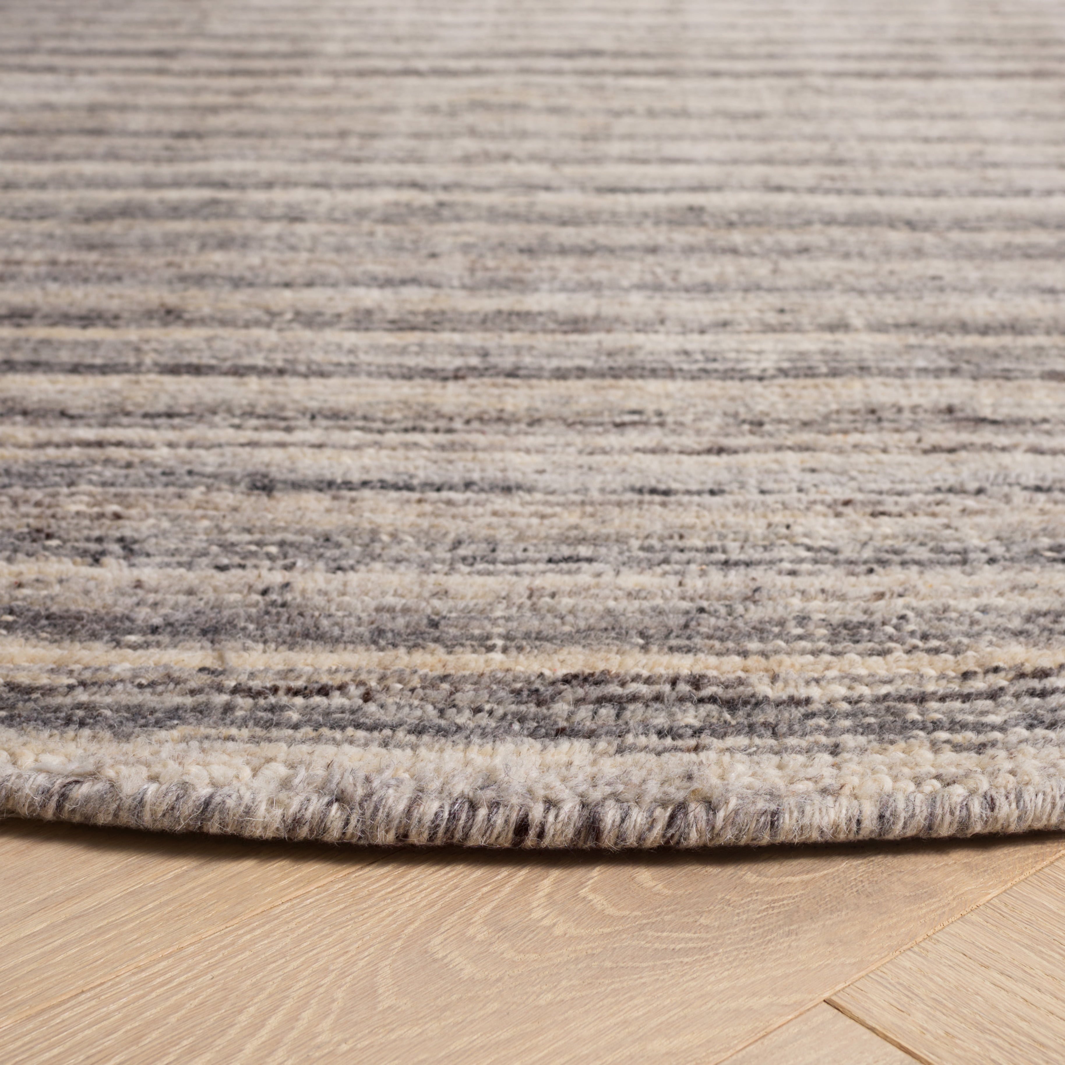 SAFAVIEH Mirage Toby Solid Area Rug, Ivory/Dark Gray, 6' x 6' Round