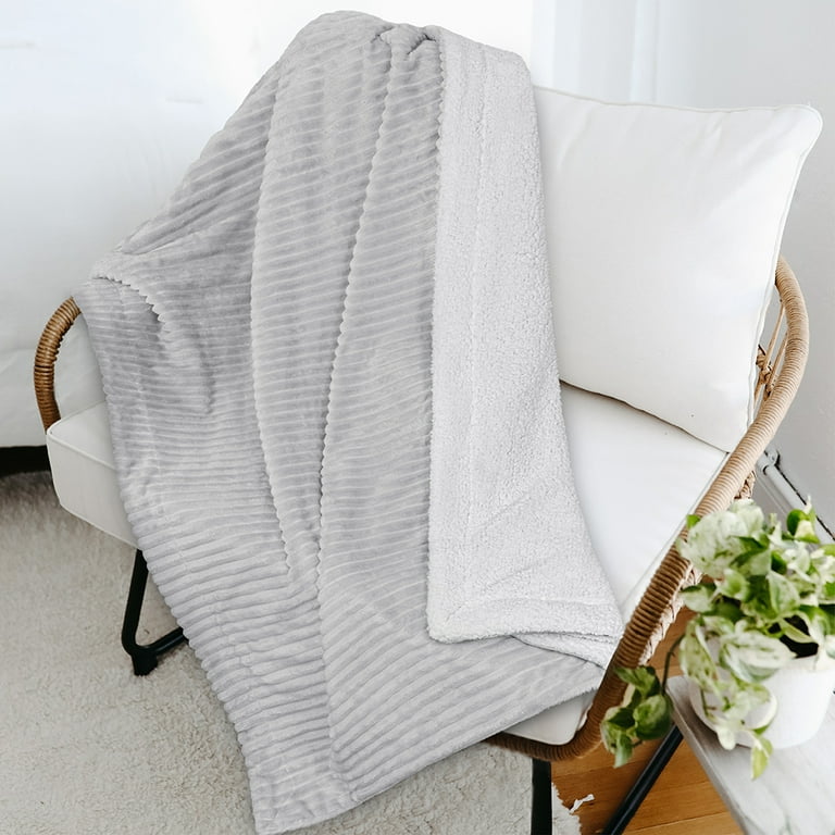 PAVILIA Reversible Sherpa Fleece Throw Blanket Light Grey Plush Flannel Throw Ultra Soft Warm Ribbed Microfiber Blanket for Sofa Couch Bed Luxury