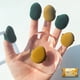 thumbnail image 4 of 1 paquete = 3 piezas Mini esponja para los dedos con forma de yema de huevo de piña Demon, para pastel de chocolate, para crema BB, herramienta de maquillaje suave, 4 of 5