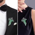 thumbnail image 4 of Broche de esmalte Yuxing con forma de hoja de árbol verde de elfo elegante Cierre de capa, 4 of 5