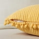 thumbnail image 4 of Paquete de 2 fundas de almohada decorativas lumbares con pompones, juego de fundas de cojín rectangulares sólidas de pana suave para sofá, dormitorio, coche, sala de estar Ormromra CZJJ-ZC16-6, 4 of 7