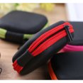 thumbnail image 1 of Una bolsa roja para auriculares, una mini caja de almacenamiento rígida y una caja para auriculares. oso de fresa Electrónica, 1 of 5