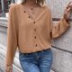 thumbnail image 2 of Camiseta de manga larga con botones y cuello en V, dobladillo suelto de Color sólido, regalos para mujer para fiesta, compras, trabajo, 2 of 6