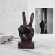 thumbnail image 2 of Escultura de mano creativa para decoración, estatua de resina para dedo, escultura para el hogar y la oficina, 2 of 5