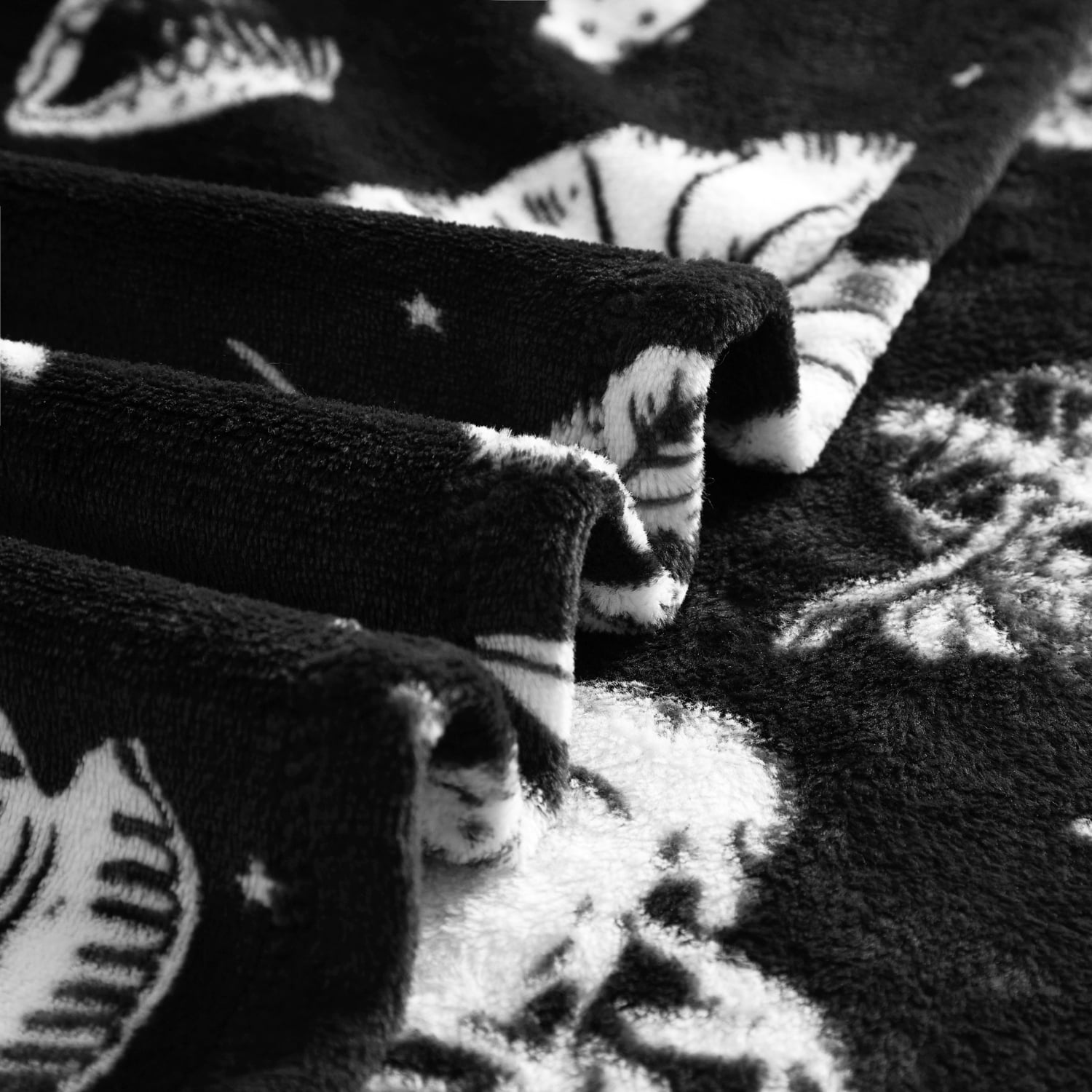 Way To Celebrate Dark Forest Floor Plush Oversized Couch Throw Blanket, Black, 50 x 72 in
