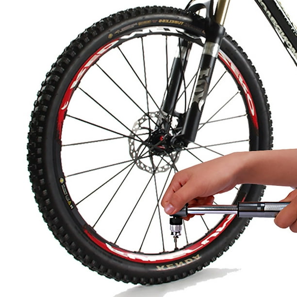 Pompe à vélo télescopique avec fixation