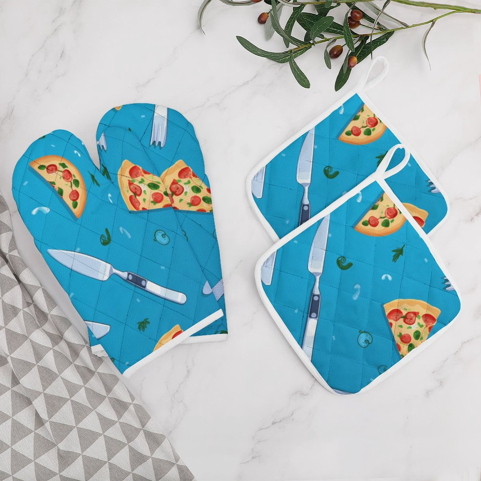 Fun Pizza Insulated Gloves And Pot Mats (four Piece Set)