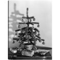 thumbnail image 1 of Cuadro Decorativo - Árbol de navidad de los años 40 Jr  Impresión en canvas, estrechado., 1 of 2