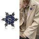 thumbnail image 2 of Broche de copo de nieve delicado de cristal de moda para mujeres y hombres, broche de diamantes de imitación, accesorios, joyería para ropa, sombrero, bolso, traje, corbata, cumpleaños Rojo Verde, 2 of 5