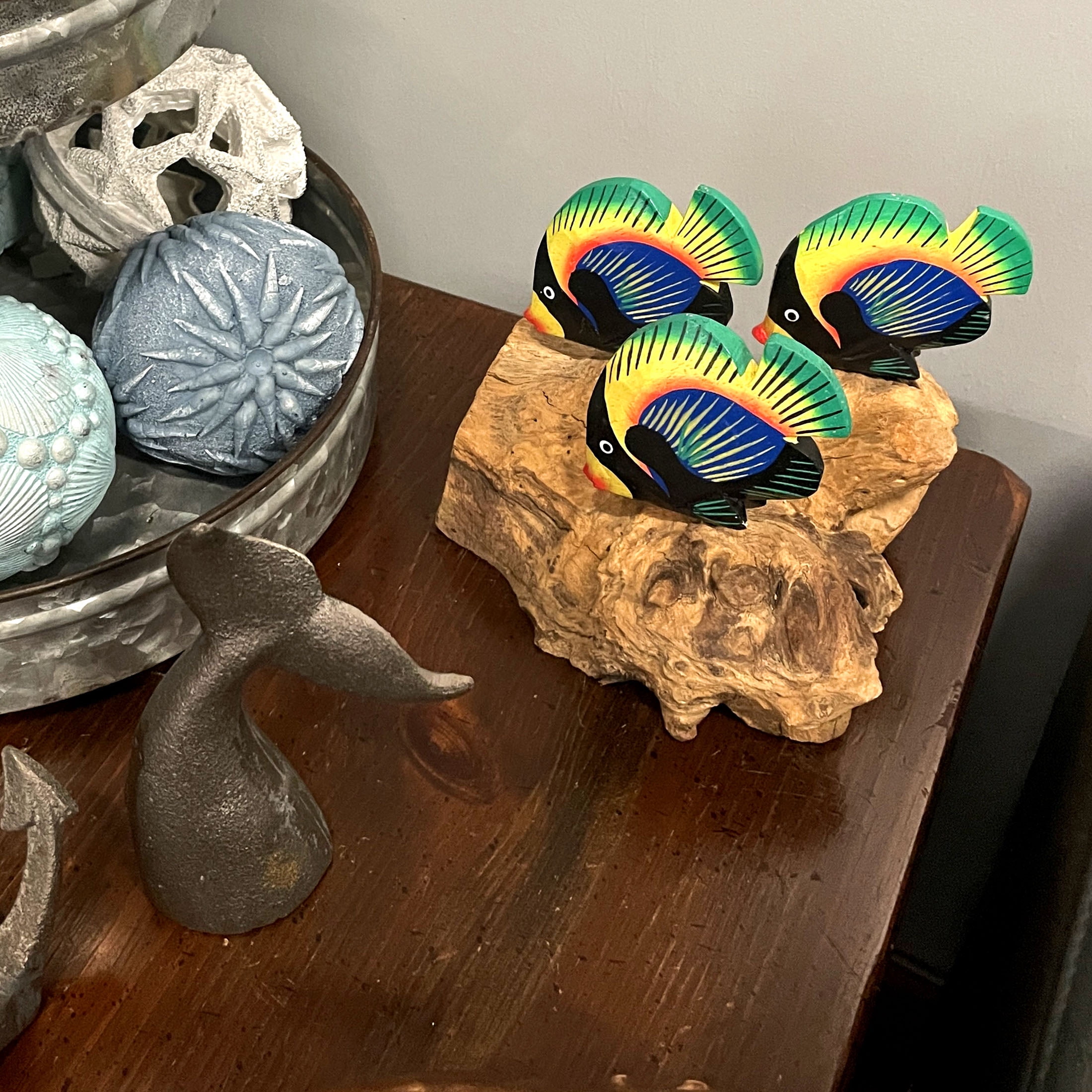 Chesapeake Bay Ltd Handcrafted Driftwood & 3 Tropical Fish Sculpture Coastal Nautical Table Decor