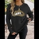 thumbnail image 5 of Suéter de Cuello Redondo Personalizado con Estampado de Leopardo y Labios Bordados para Mujer Negro L, 5 of 8