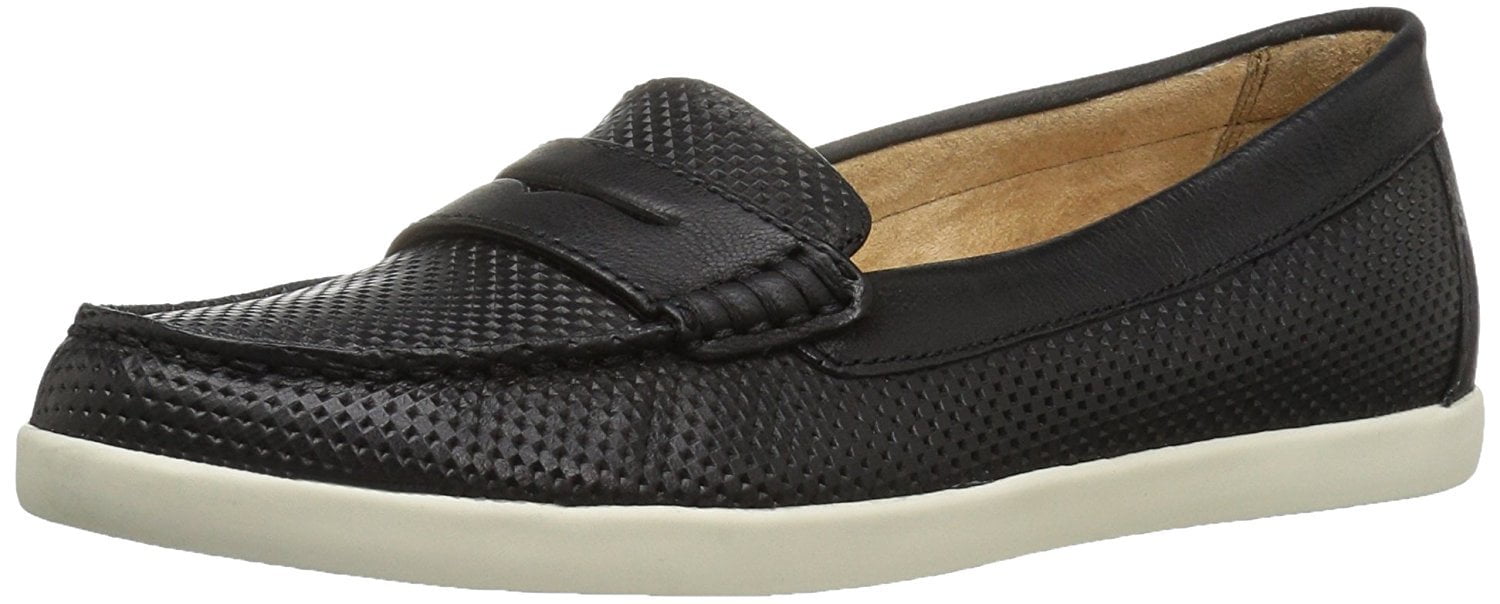 naturalizer boat shoes