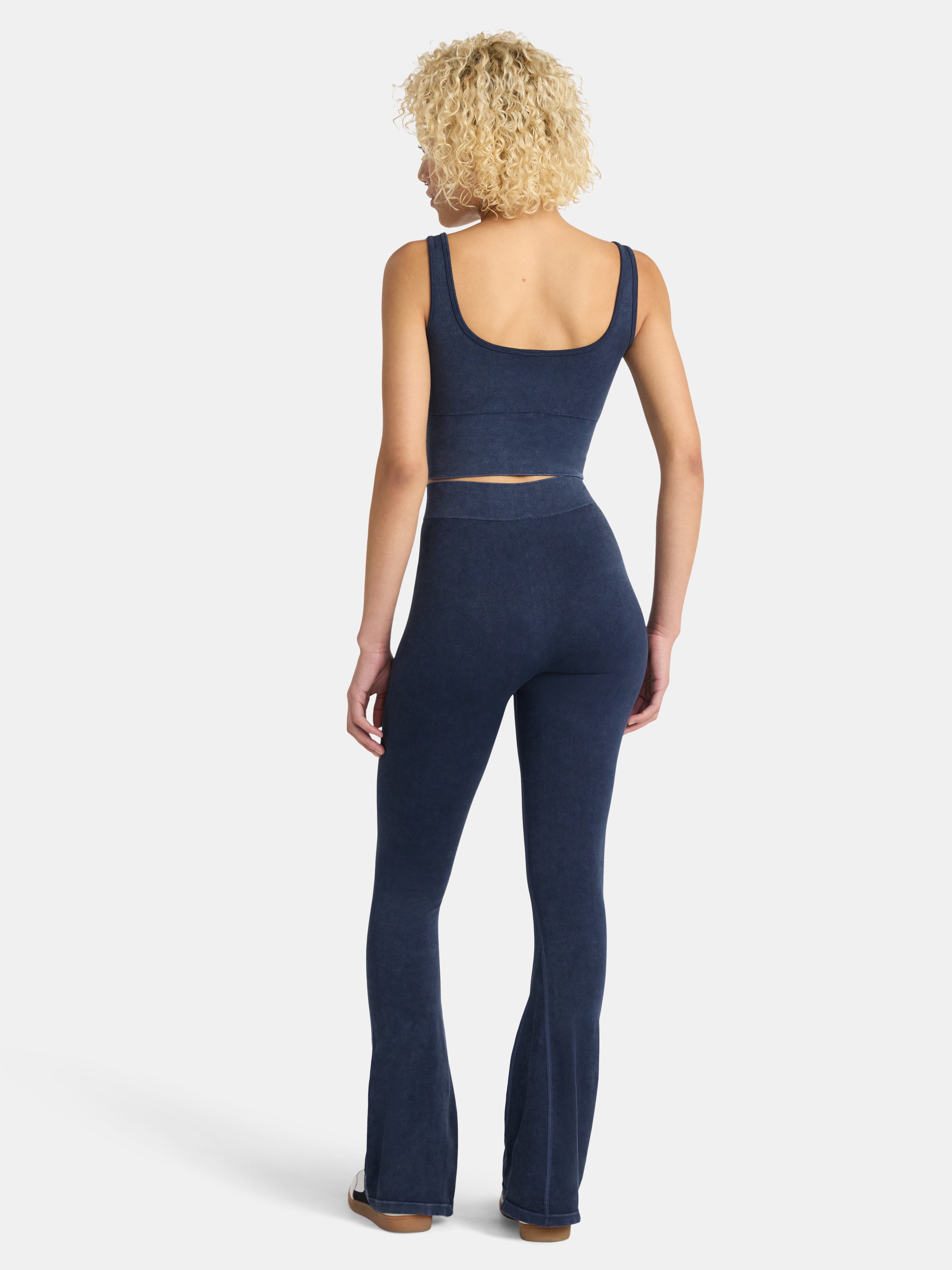 No Boundaries Seamless Scoop Cropped Tank and Flare Leggings Set, 2-Piece, Women’s
