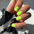 thumbnail image 1 of Uñas postizas acrílicas cuadradas cortas, color verde neón, con pegamento, de gel suave, para mujer, gruesas, color sólido, 24 unidades, 1 of 8