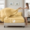 thumbnail image 4 of Juego de cama completo Bedsure, edredón Pintuck amarillo de 7 piezas, 4 of 9