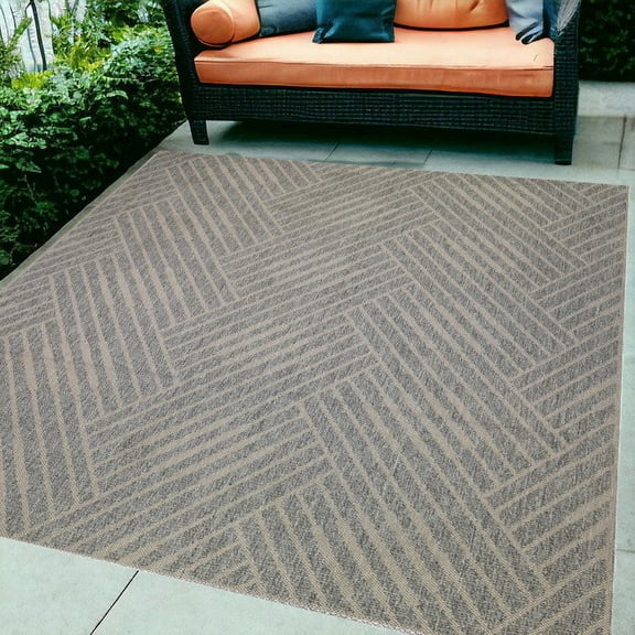 HomeRoots 6' X 9' Gray Geometric Stain Resistant Indoor Outdoor Area Rug