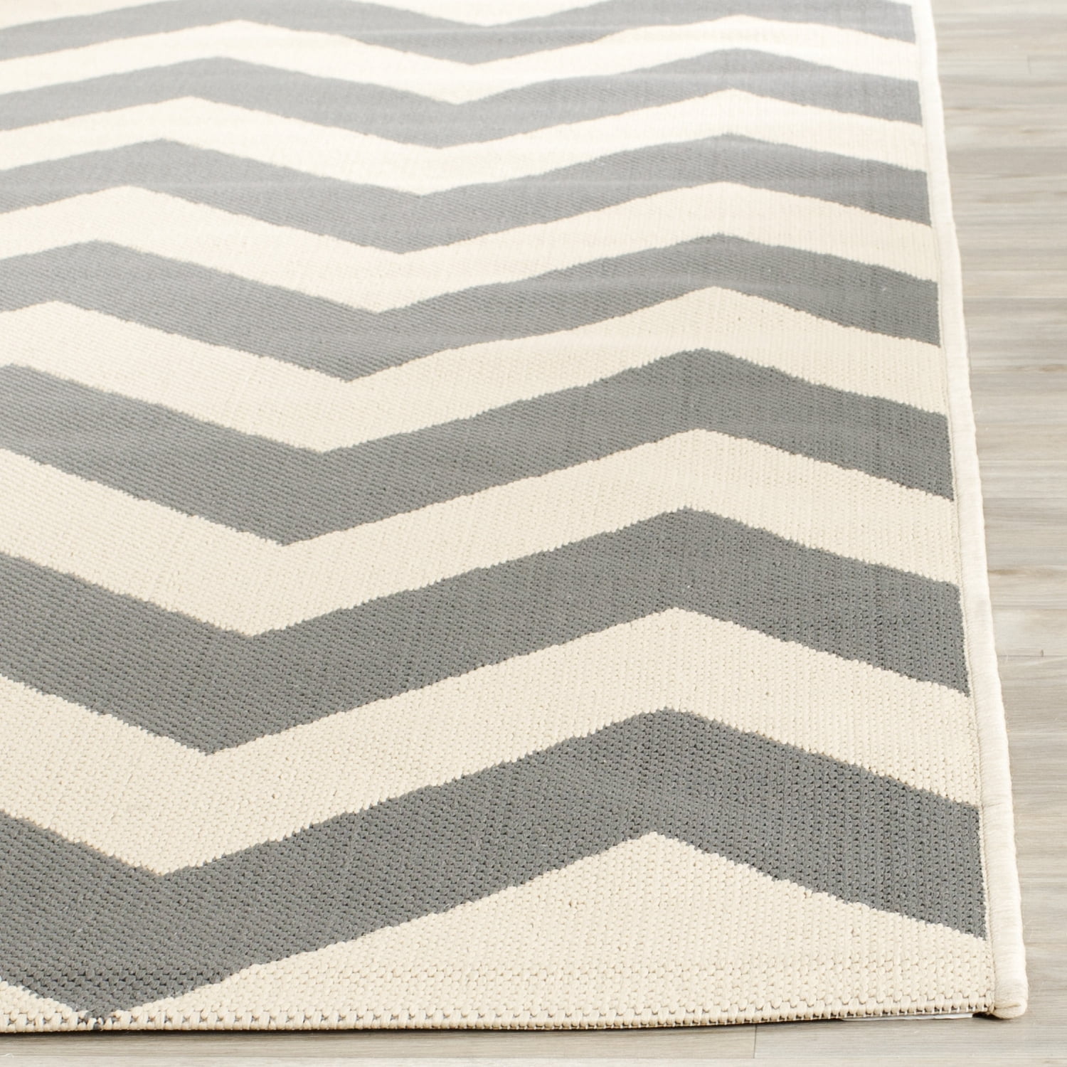 Safavieh Courtyard Bailey Chevron Indoor/Outdoor Area Rug, Gray/Beige, 5'3" x 5'3" Square