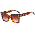 thumbnail image 3 of Gafas de sol decorativas con letras en T para hombres y mujeres Gafas de sol de todo fósforo con fijación facial, 3 of 5