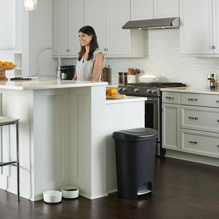  Rubbermaid Classic 13 Gallon Premium Step-On Trash Can with Lid  and Stainless-Steel Pedal, White Waste Bin for Kitchen : Everything Else