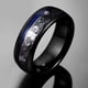 thumbnail image 1 of Anillo de cuerda de guitarra con incrustaciones negras eléctricas de acero de tungsteno de 8 mm de ancho para hombre y mujer, 1 of 4