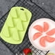 thumbnail image 3 of Molde para cubitos de hielo, bandeja flexible de silicona de grado alimenticio con tapa, apto para microondas, lavavajillas, reutilizable, sin BPA, para helado, pudín y gelatina., 3 of 7