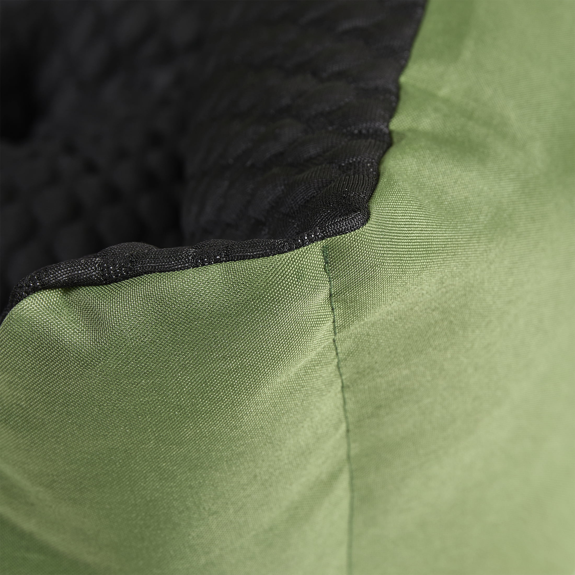 Sleepy Tail Society 23" x 20" Green/Black Cooling Travel Pet Car Seat