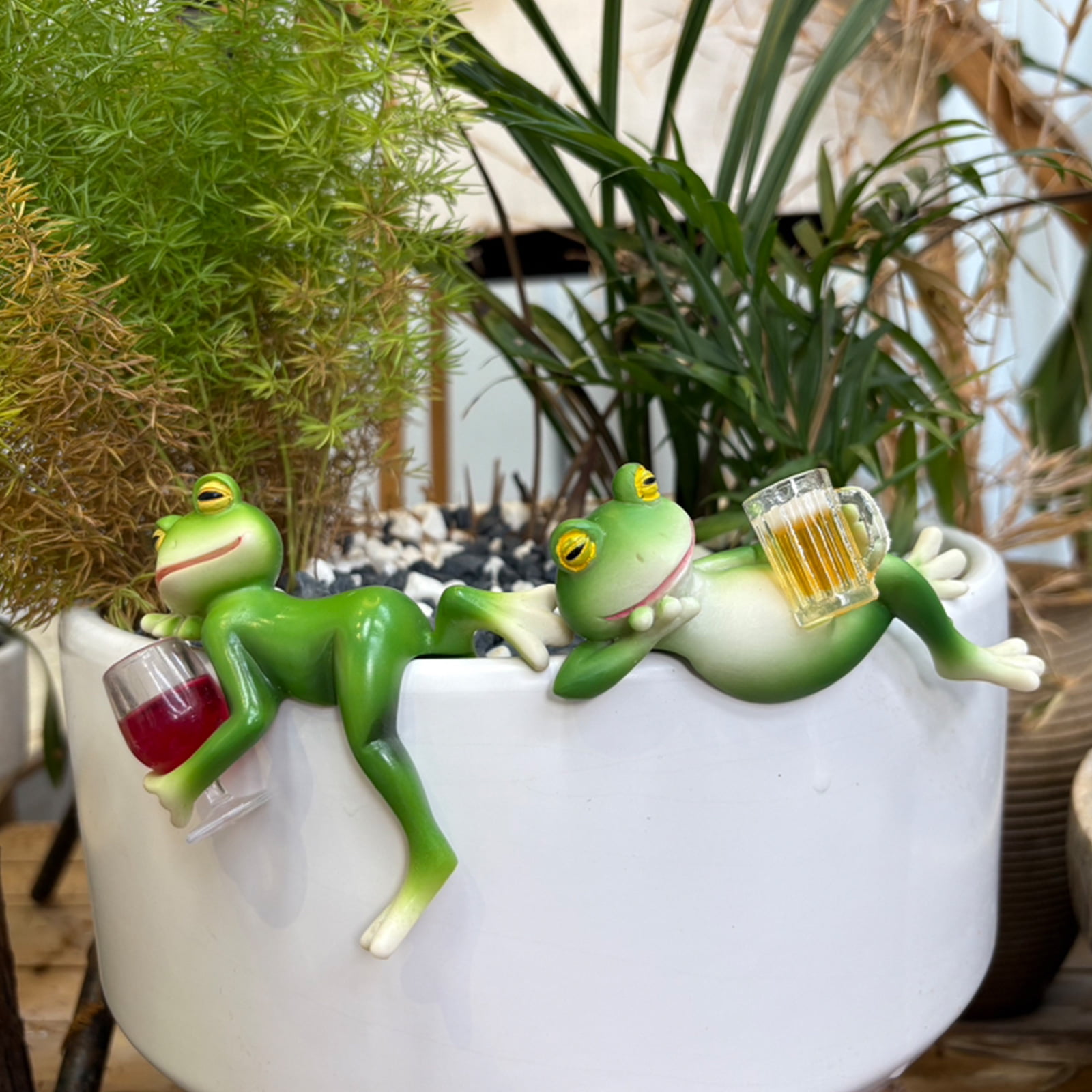 Tipsy Frogs Figurines Flower Pots Huggers Frogs Sculptures Outdoor Garden Statue Plant Pots Decorations Gift