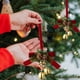 thumbnail image 4 of Adorno Navideño Colgante Pequeño con Campanitas, Lazo de Terciopelo, Piñas y Árbol de Navidad., 4 of 6