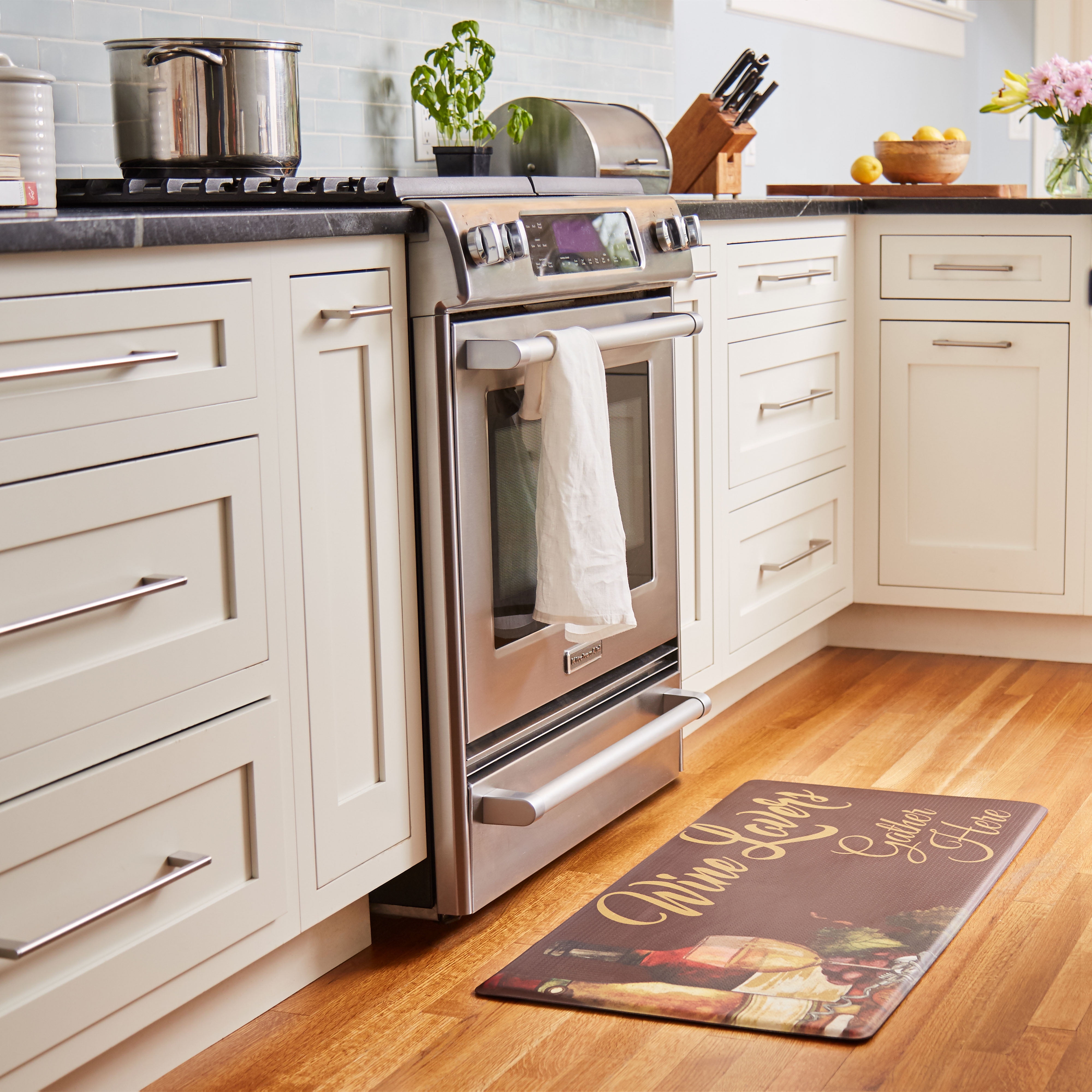 Nicole Miller New York Wine Lovers Anti-Fatigue Kitchen Mat, Red/Green, 20"x39"