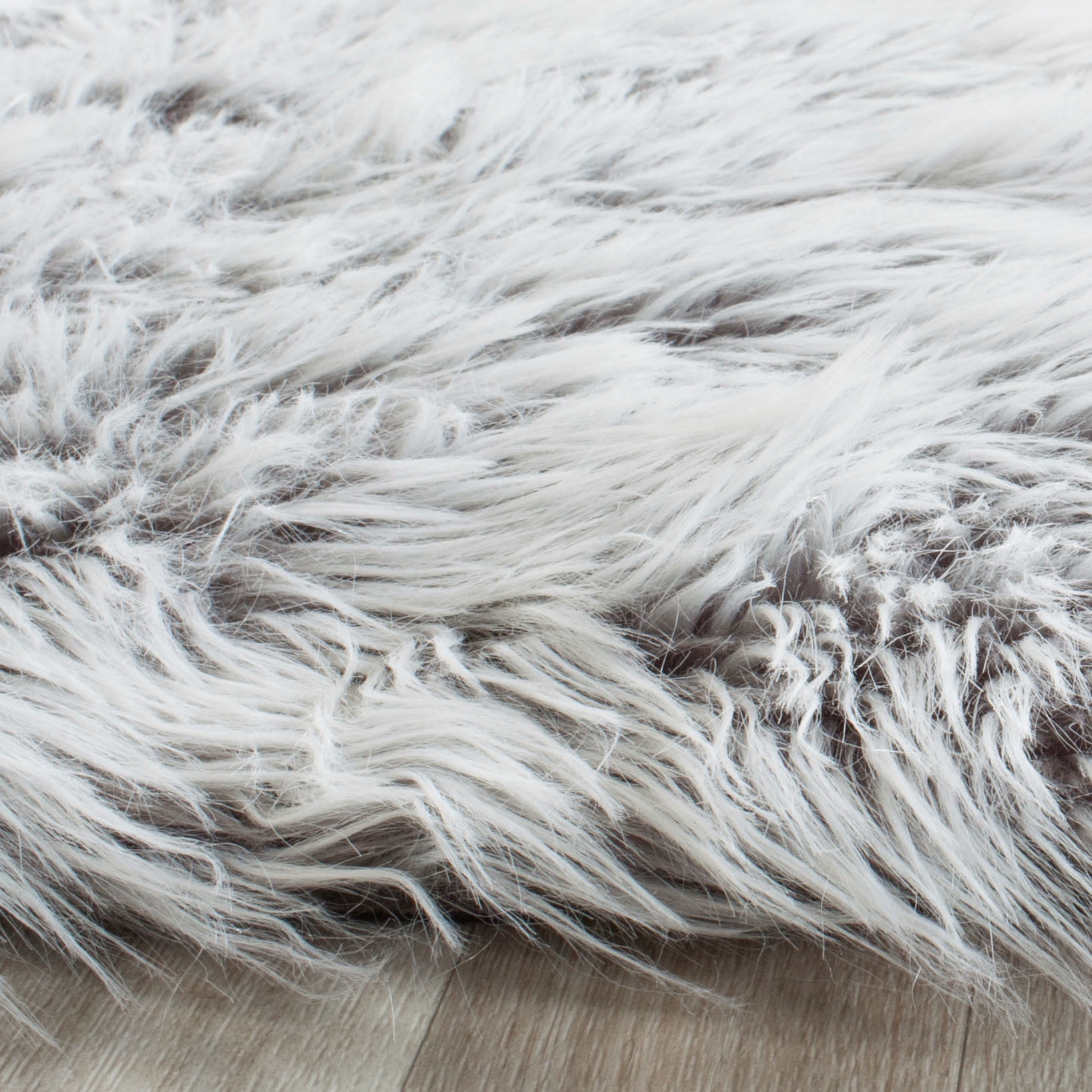 Safavieh Faux Sheep Skin Lucius Animal Area Rug, Light Gray, 3' x 5'