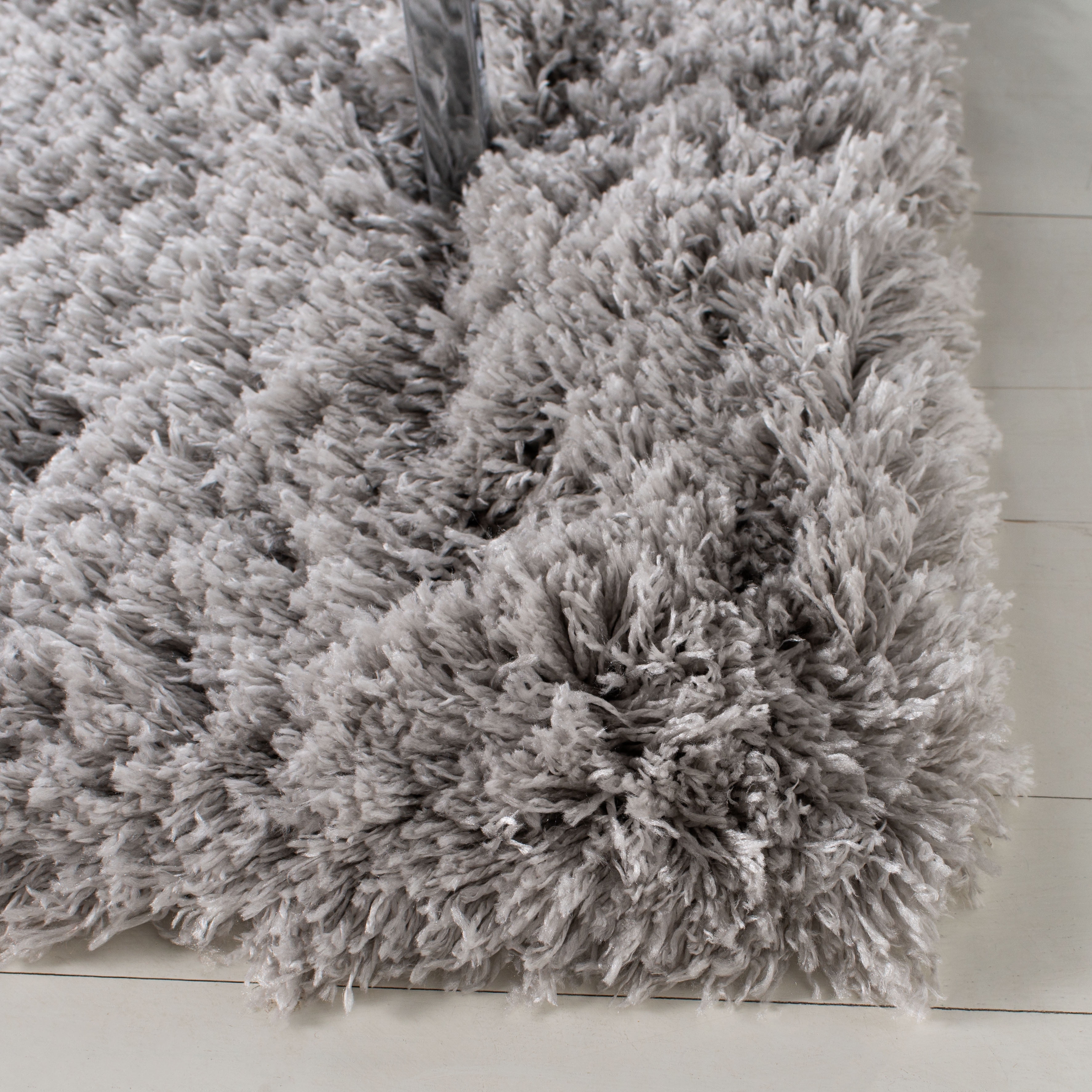 SAFAVIEH Polar Abbot Solid Shag Area Rug, Silver, 5'1" x 7'6"