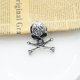 thumbnail image 5 of Broche de calavera estilo Punk Sonducket Retro de tibias cruzadas para mujer Plata antigua 4,3 x 3,7 cm, 5 of 6
