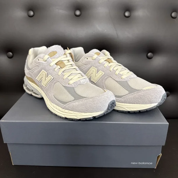 New Balance M2002RSA Mens Size 11 Gray Beige Suede Classic Sneakers Shoes