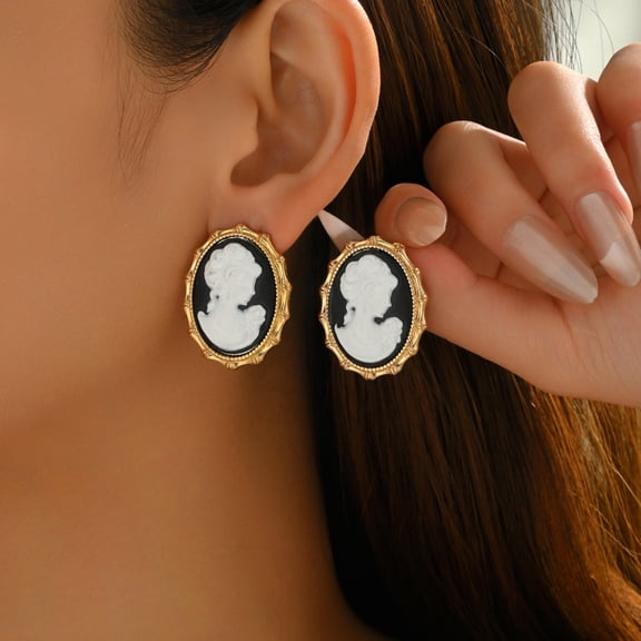 TOOLGOOD Portrait Cameo Chunky Big Stud Earrings for Women Dainty Vintage Gold-Tone Beauty Lady Queen Oval Studs Hypoallergenic Fashion Jewelry for Bff Her as show