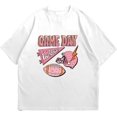 thumbnail image 1 of playera estampada de fútbol para mujer, diseño de casco Touchdown y estampado de bolas, color rosa y naranja, 1 of 6
