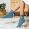 thumbnail image 2 of 8 pares de calcetines de invierno de pantuflas peludas para mujer, calcetines cálidos de microfibra de lana esponjosa para cabina, calcetines informales oso de fresa Hogar, 2 of 5
