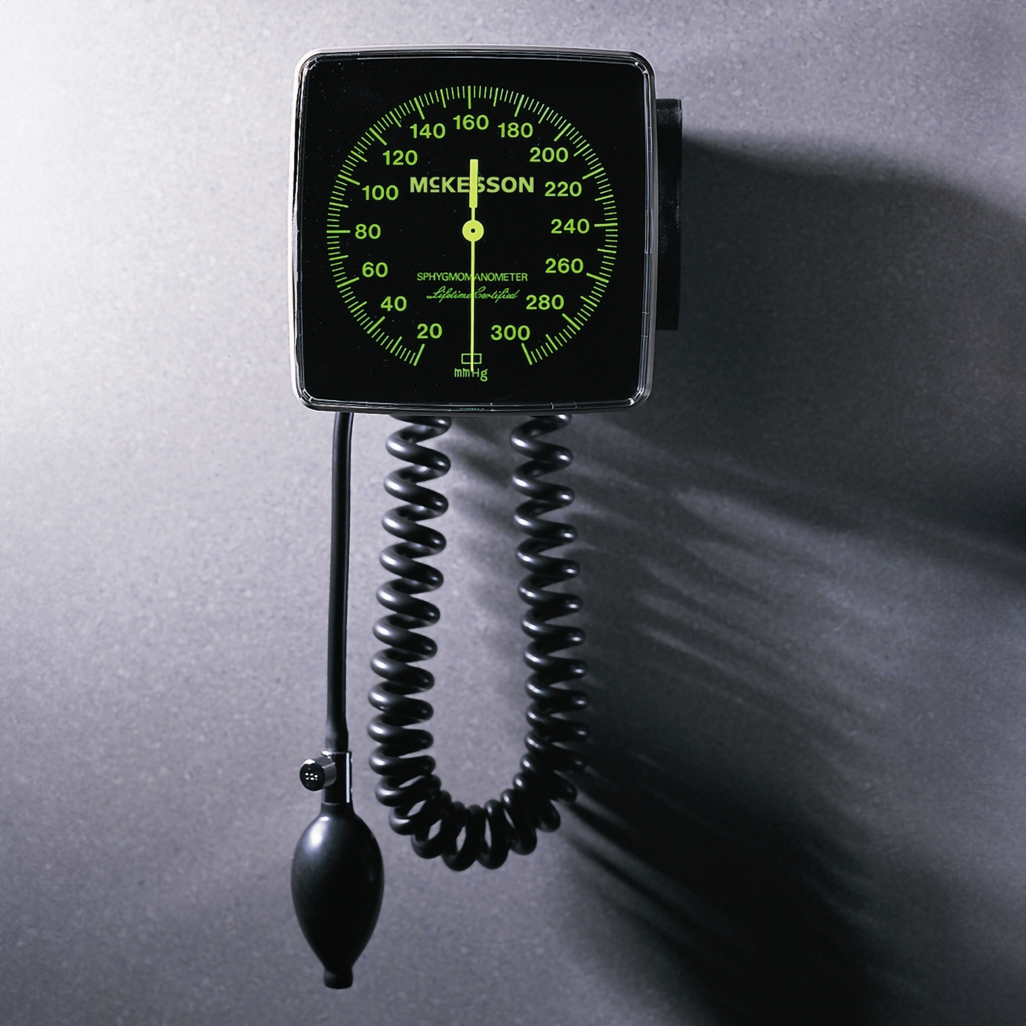 McKesson Lumeon Clock Aneroid Sphygmomanometer, Blood Pressure Monitor with Cuff, 1 Ct