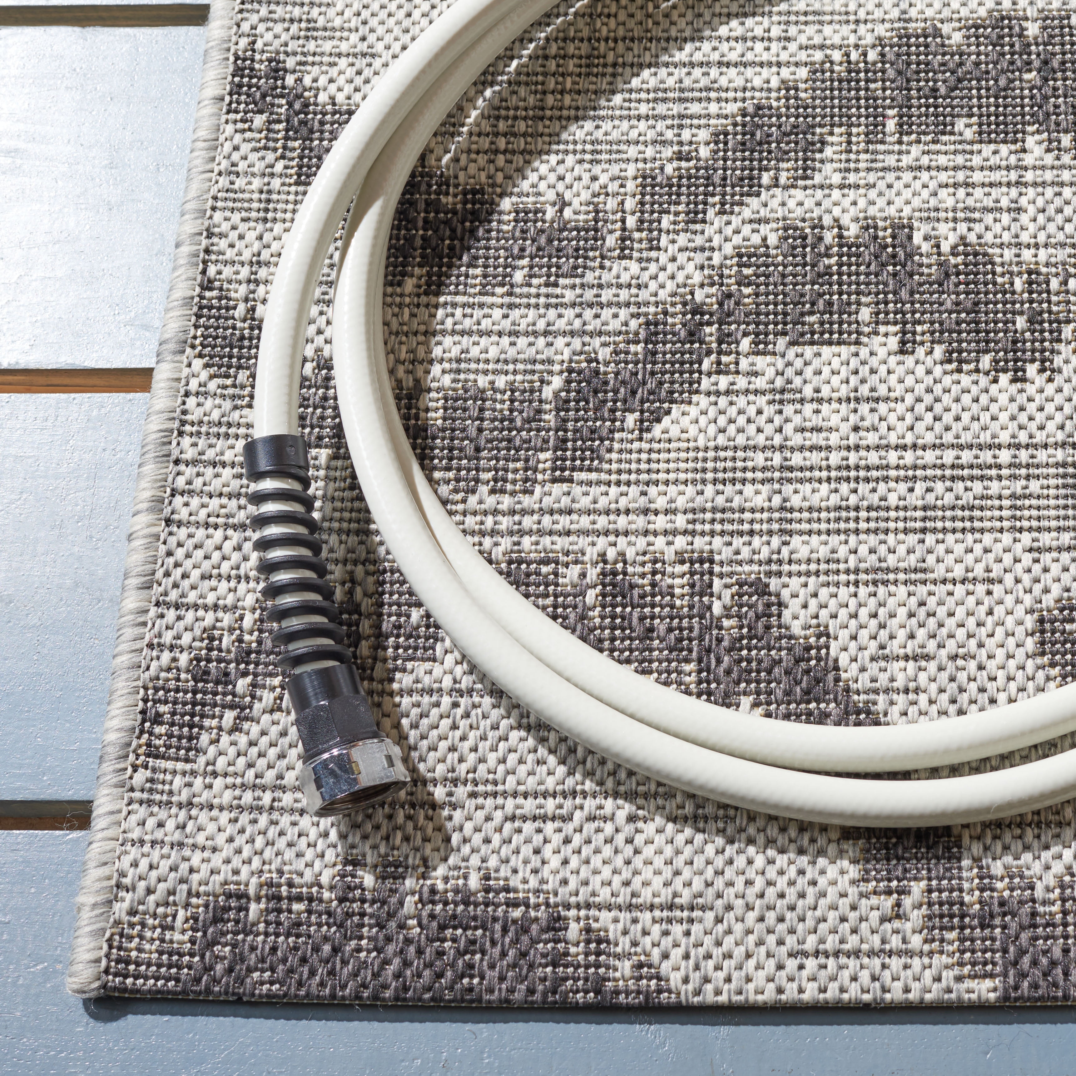 SAFAVIEH Courtyard Gerald Animal Indoor/Outdoor Area Rug, Grey/Black, 8' x 11'
