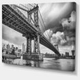 thumbnail image 2 of Pont de Manhattan en Ombre Grise, 2 of 3