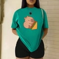 thumbnail image 3 of Playera Blusa De Capybara Comiendo Sandwich Ropa Divertida Para Mujer Capibara Color Verde Talla Grande Marca Emil SaEs, 3 of 4