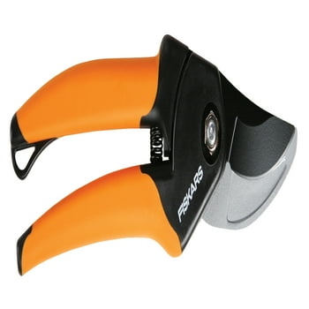 Fiskars Bypass Pruner Garden Tool with Steel Blade and SoftGrip Handle