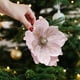 thumbnail image 4 of Decoraciones de Navidad para el Hogar Flor de Navidad de Terciopelo Rosa de 24 cm Magnolia Decoración de Navidad de Tela de Gama Alta Flor Artificial Decoraciones de Navidad Blancas, 4 of 6