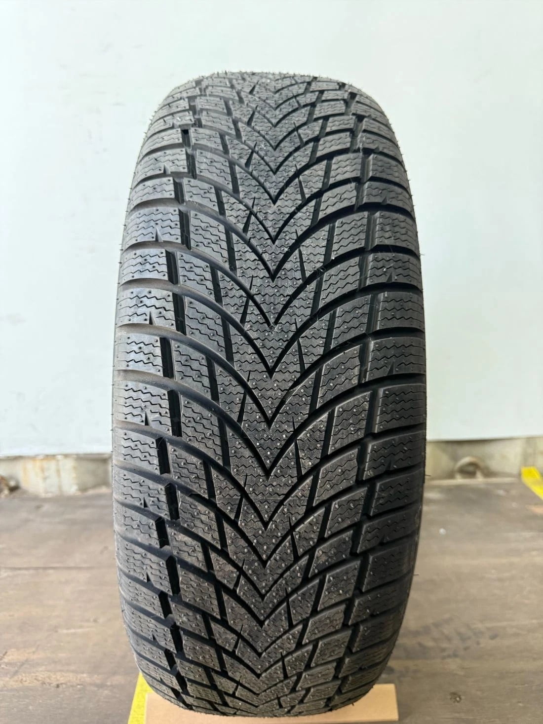 Momo North Pole W-20 Europa 195/65R15XL 95H Tire