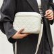 thumbnail image 3 of Nuevo bolso bandolera para mujer con práctico bordado de diamantes, material de PU, interior espacioso, ligero y cómodo para uso diario., 3 of 5