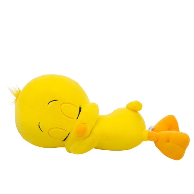pelúcia do pássaro tweety looney tunes da jazwares dormindo 45 cm Peluche Tweety de 45 cm acostado en posición de sueño, vista lateral centrada; cabeza grande con mechón, ojos cerrados bordados, pico y patas naranjas acolchadas, cuerpo amarillo de tejido liso y apariencia súper suave sobre fondo blanco. A menudo se usa también como cojín de viaje o apoyo en cochecitos.