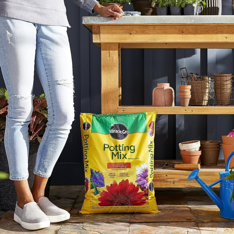 Hyponex Miracle-Gro Organic Potting Mix Soil, 16 qt
